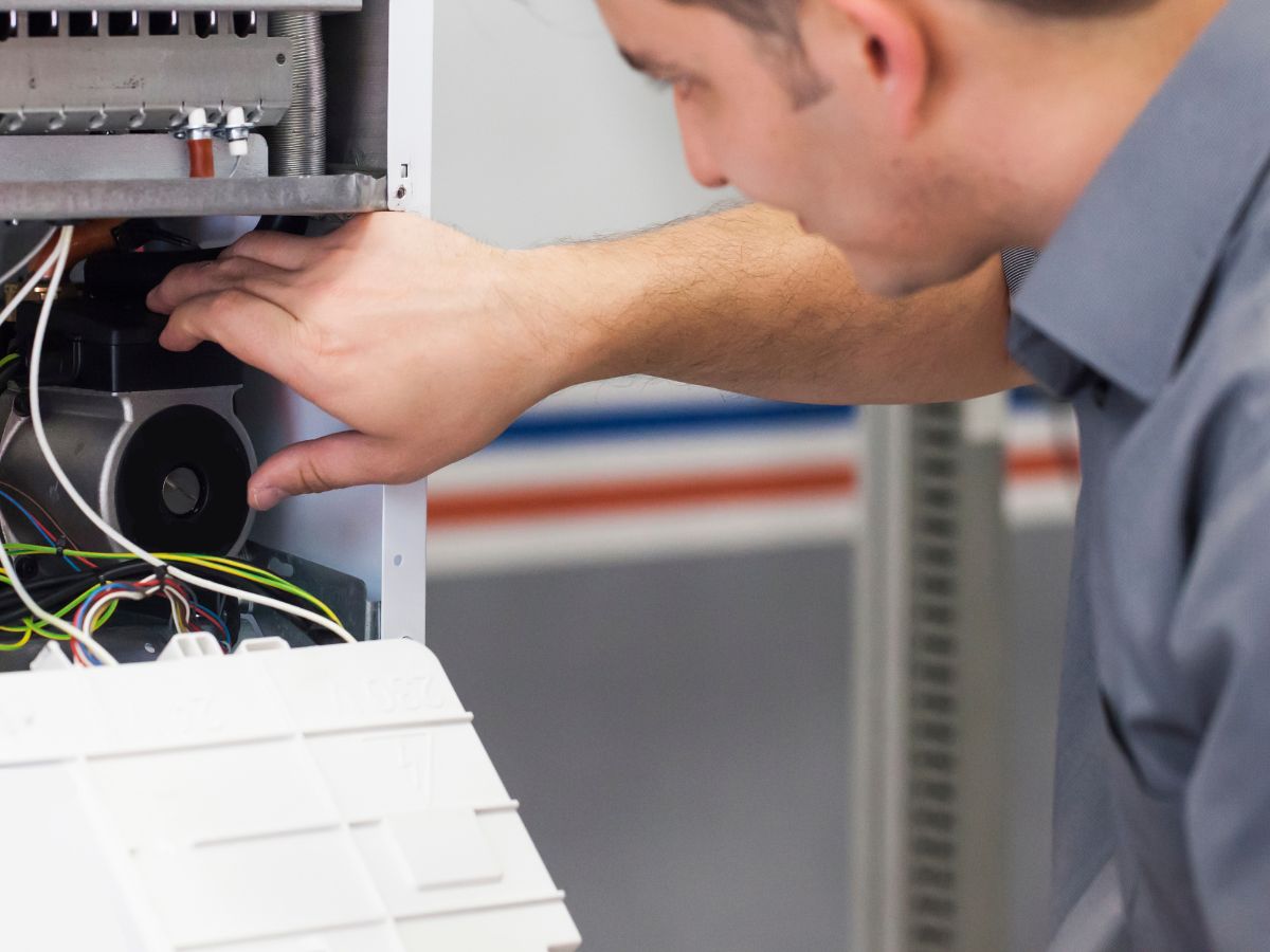 Boiler Service Gateshead Fast & Affordable Boiler Service in Gateshead Whether it is pipes knocking in the night, rooms heating unevenly or an annual combi boiler service – our team is here to help with honest advice and affordable prices.