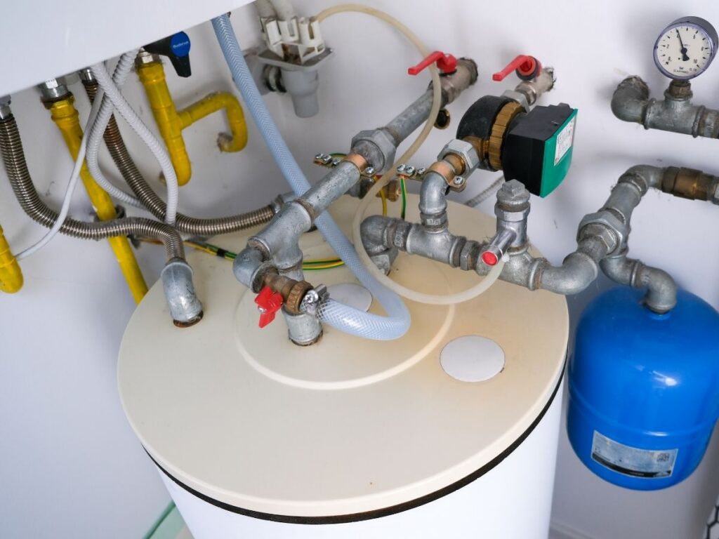 Combi Boiler vs Hot Water Cylinder: Heating System Guide